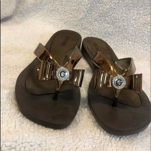 GUESS FLIP FLOPS